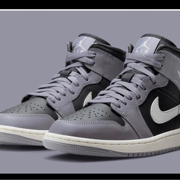 Jordan 1 size 7.5 - Picture 1 of 2